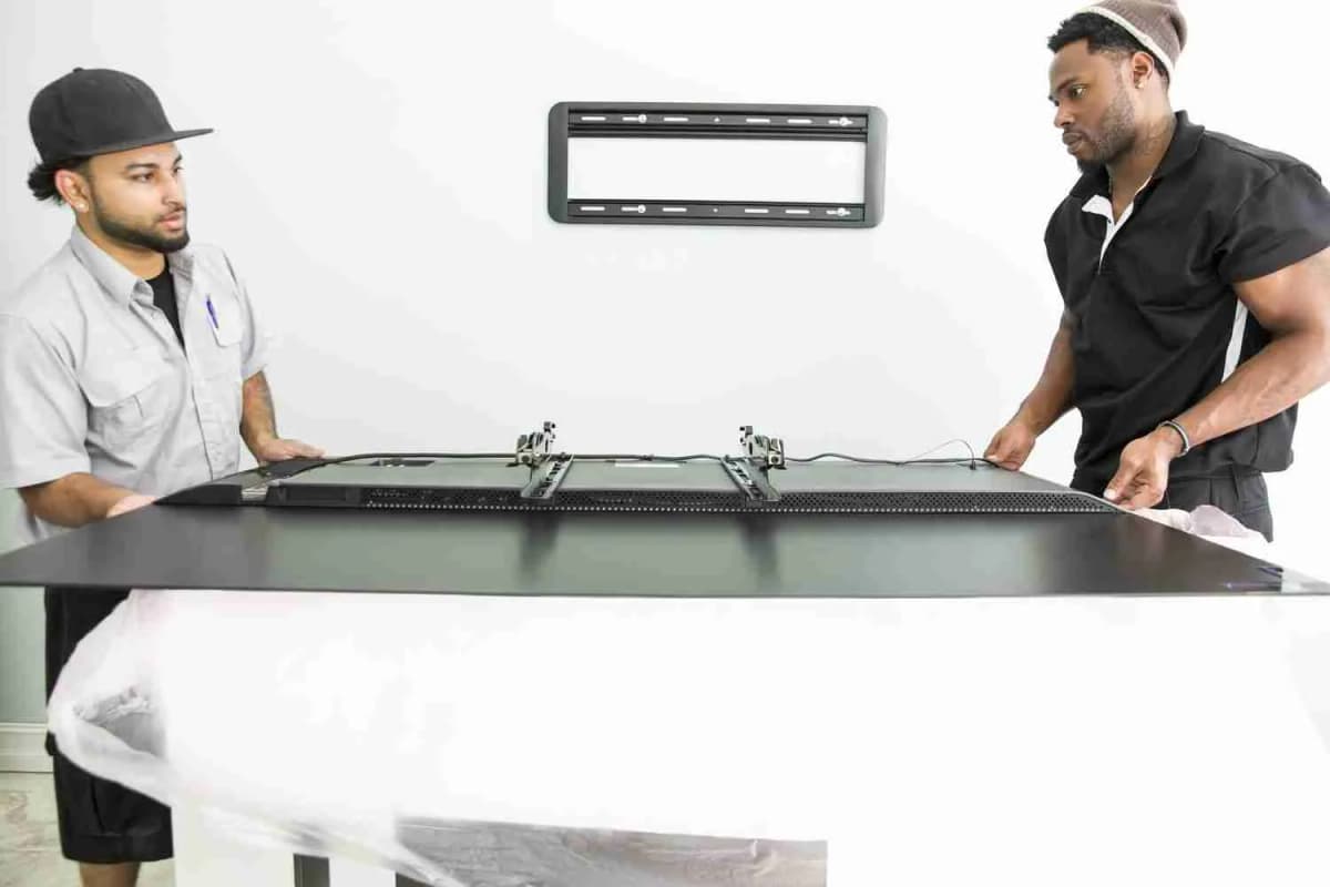 How to Remove a TV From a Wall Mount